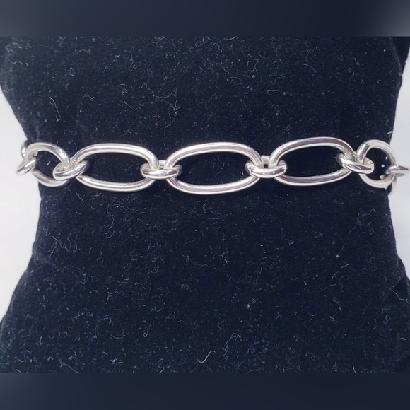 Sterling Silver Paper Clip Style  Bracelet 7.5" Long. - Picture 2 of 6